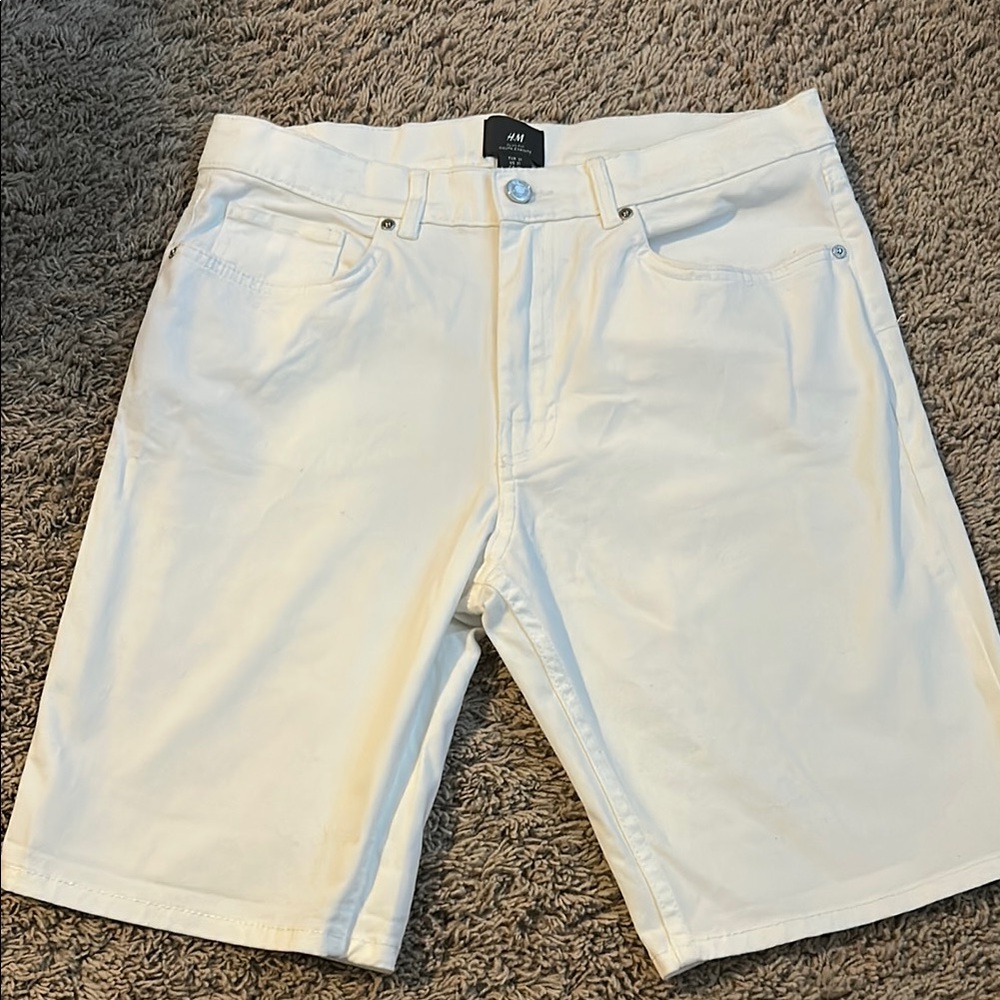 H&M White Flat Front Shorts like new! Size 31 waist Men’s